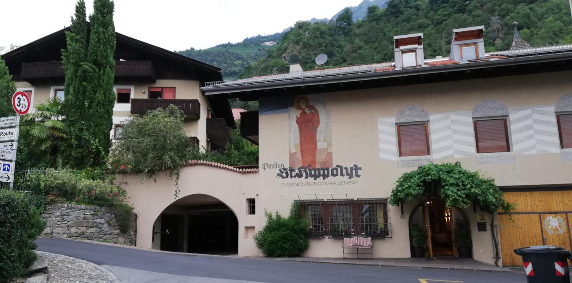 Ferienwohnungen St Hippolyt Mit Hallenbad Lagundo Exterior foto