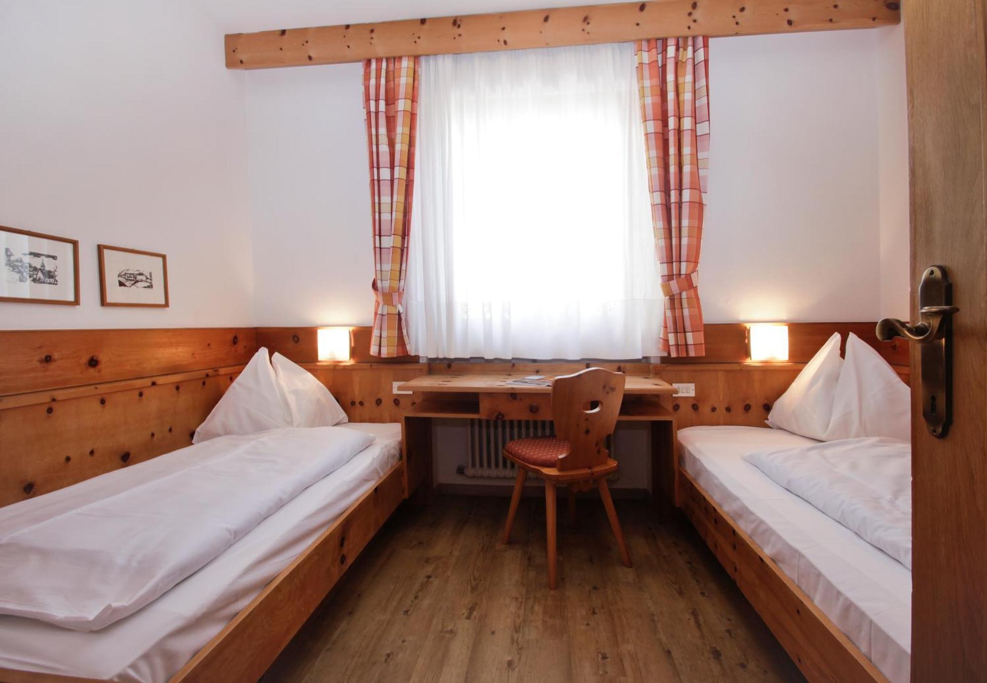Ferienwohnungen St Hippolyt Mit Hallenbad Lagundo Exterior foto